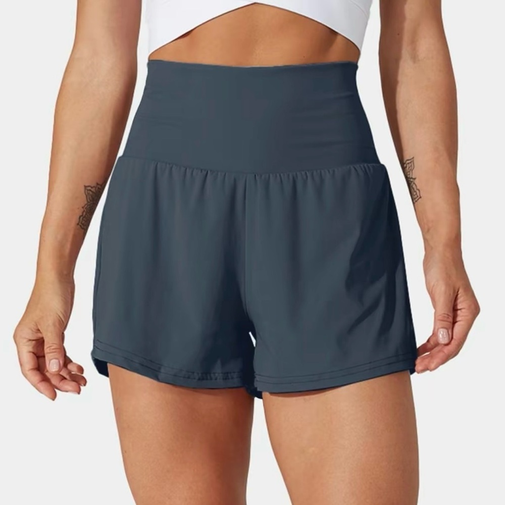 NWT Halara Super High Waisted Back Pocket & Side
Hidden Pocket 2in1 Yoga Shorts